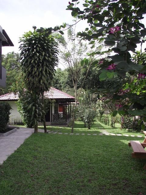 Happy Flower Resort Manado Exterior photo
